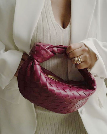 How to Wear Bottega Veneta's Jodie Bag This Spring – 20 Stylish Outfits