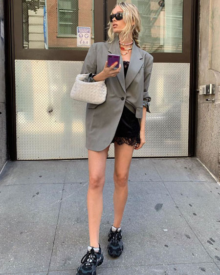 How to Wear Bottega Veneta's Jodie Bag This Spring – 20 Stylish Outfits